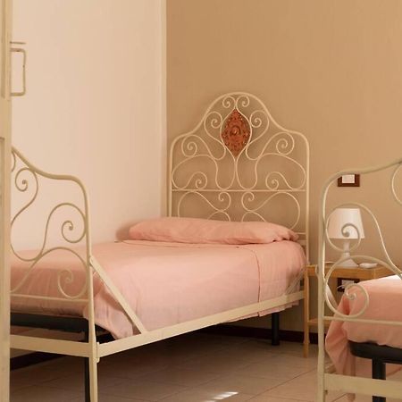 Maria'S Bed - Intero Alloggio Accogliente Dorno エクステリア 写真